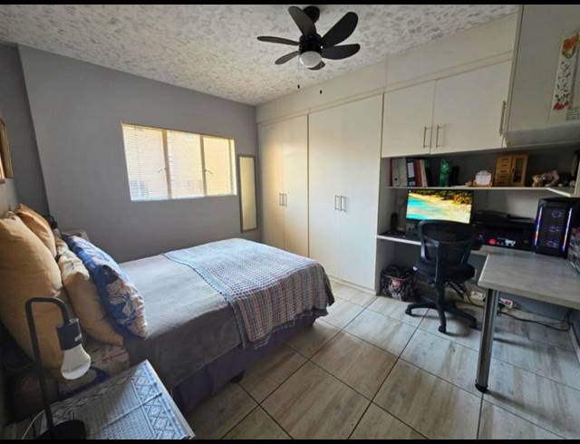 2 BEDROOM APARTMENT FOR SALE IN GLEN MARAIS